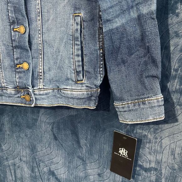 ROCK &‎ REPUBLIC Blue Denim Jean Jacket Casual Button Down NWT Womans Size XS - Picture 2 of 4